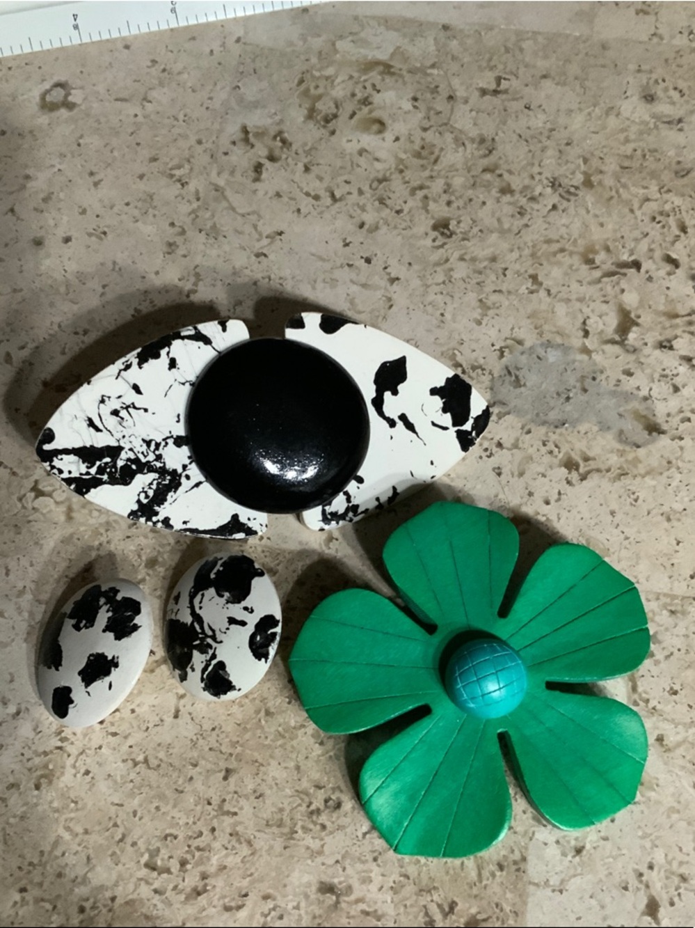 Vintage wooden pins and earrings